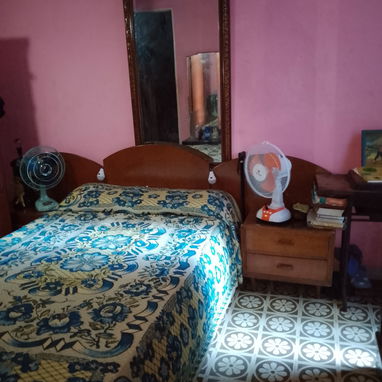Casa colonial  biplanta en bajos con garaje en el Vedado - 7/9