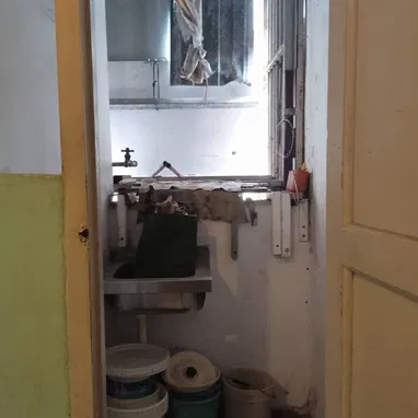 🏛*114-Apto en venta en el Vedado [ Es un interior de 1 planta,solamente de 3 casas ,esta queda arriba,placa libre ]* - Img 122990207