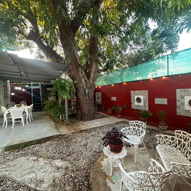 Espectacular Casa Independiente de estilo Capitalista.   Reparto Sevillano ( 10 de octubre ) - 7/10