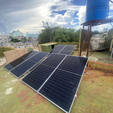 Montaje de paneles solares e inversores - 2/8