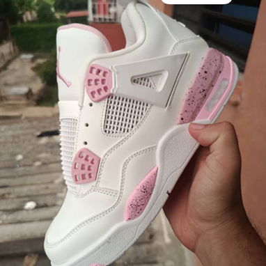 Tenis Jordan o Retro 4 - 3/4