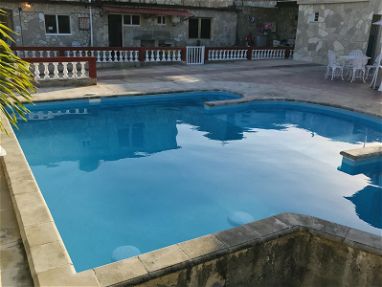 Oferta de casa con piscina de 5 habitaciones a 4 cuadras de la playa de Guanabo. Whatssap 5 8142662 - Img 66742508