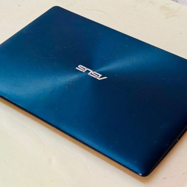 Laptop Asus   Equipo confiable con rendimiento ideal para algunos juegos y trabajos de programación informática. - 3/4