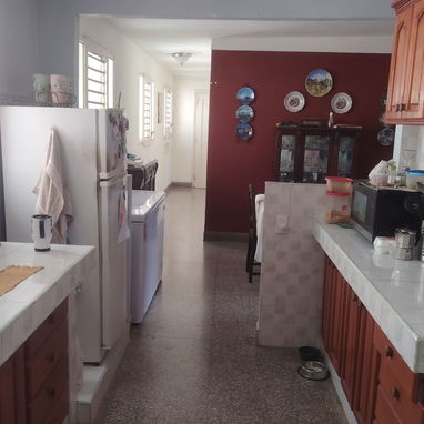 Se vende apto de lujo en biplanta de 4 aptos con garaje colectivo. Ubicado en 34 cerca de la ave 19, en planta alta, pla - Img 127648249
