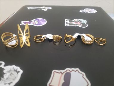 Se venden anillos de acero inoxidable en dorados - Img main-image