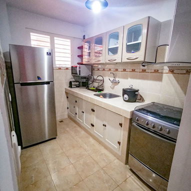 Se renta centrico apartamento en Vedado, La Habana, Cuba - Img 126336724