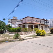 CASA EN VENTA 500m2 EN HABANA PLAYA 4/4 CON GARAJE Y AMPLIO JARDÍN . - Img 56998376