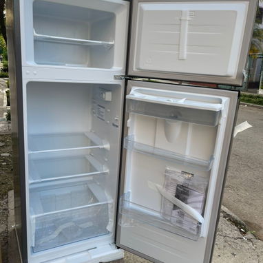 REFRIGERADOR HISENSE 7.3 PIES,CON DISPENSADOR DE AGUA - Img 123564477