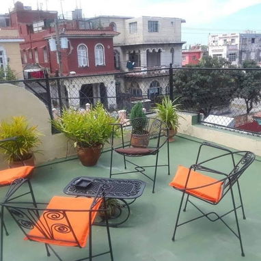 Renta de apartamento en 1er Piso, en vedado de 2 habitaciones y 2 baños, 2 terrazas - 8/9