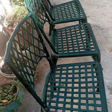 Juego de mesa para terraza de cuatro sillas mire las fotos muebles de aluminio color negro matizado en verde - Img 121401818