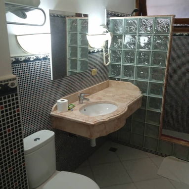 🏡Cod.Z Apartamento disponible en Vedado con Terraza y Precio Fijo $35 Dólares por habitación 🛏️ - Img 107321829