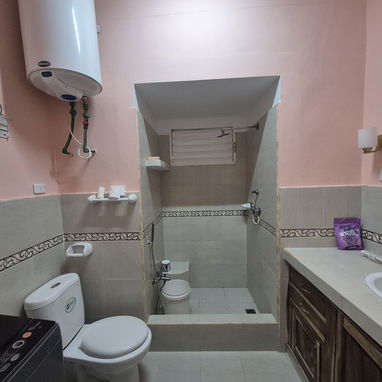 Casa cerca de la Ceguera y Tropicana - 3/9
