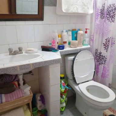 Apartamento moderno en 1er piso ( Solo 14 escalones)   Reparto Juan Manuel Márquez MISMA 5TA AVE… Santa Fe, Playa. - 4/5