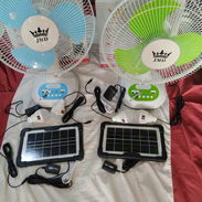 Ventilador recargable a $40000 con entrada solar y puerto USB y doble salida de bombda de bombillas y lápara luz noctura - Img 55455080