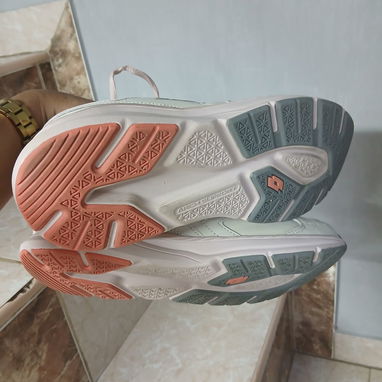 Zapatos Lotto,una sola puesta,el #39 - 5/5