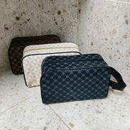 👜 ¡Organiza todo con estilo! 👜  ✨ Neceser / bolso multiuso ✨ ✔️ Ideal para viajes, baño o uso diario ✔️ Material resis - Img 54824754