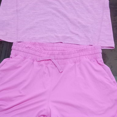Ropa de niña, juegos de licra y abrigo,.chancletas de niña y otras cositas mas - Img 123719250