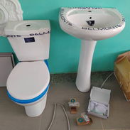 Juegos de baños completos y tasa tanque de descarga al piso importado con los herrajes - Img 55734710