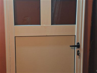 Venta de puerta de aluminio con cristal nueva - Img main-image-45814521
