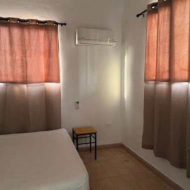 Se renta apartamento con Ecoflow en Playa 60 y 9na, cercano al centro de negocios y la escuela española. - Img 119530862