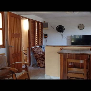 Casa de renta en Baracoa. Alquiler de casa por noches en Guantánamo. Renta habitaciones en Baracoa con vistas – Terraza - Img 119550315