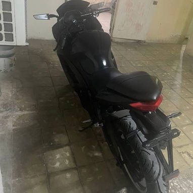 Vendo moto eléctrica racing batería michosuki haciendo 80 km por carga papeles en regla en 2500 usd interesados llamar - Img 123168094