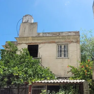 VENTA DE CASA INDEPENDIENTE A MEDIA CUADRA DE 23 EN EL CORAZON DEL VEDADO RODEADO DE LOS HOSPITALES - Img 125148717