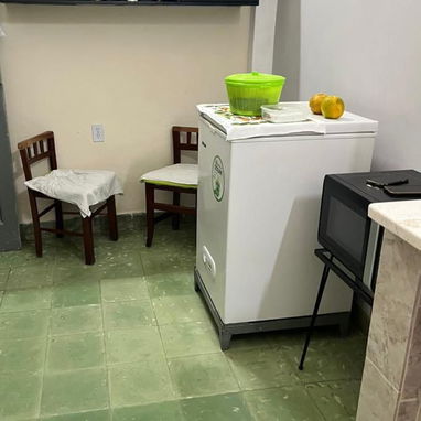 #20 Centro Habana 🙏🏽🍀🏠 Es puerta calle   Consta de : Telefono fijo ☎️  Agua 24/7 con disponibilidad de cisterna y mo - Img 122330236