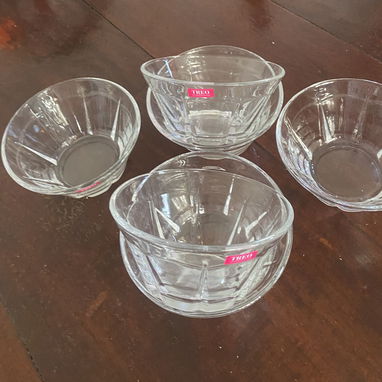 Vendo juego de postreras de cristal nuevas. Contactar con Isabela al 58264306. Más información por WhatsApp. - 6/7