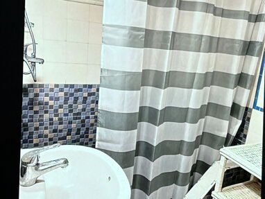 Se renta (lineal) apartamento cómodo y céntrico en el Vedado, La Habana - Img 66159854