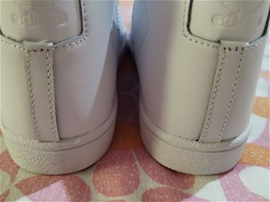 En venta un par de zapatos marca Adidas para niño/niña - Img 65078969