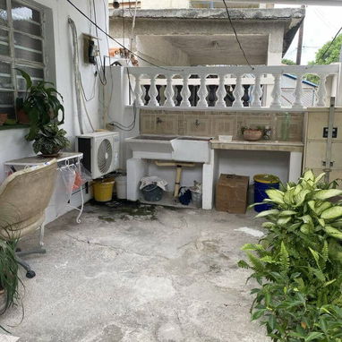 Se vende apartamento puerta de calle, enrejado en Alturas de Belén.Consta de: portal, sala-comedor- cocina ( a la americ - Img 120885308