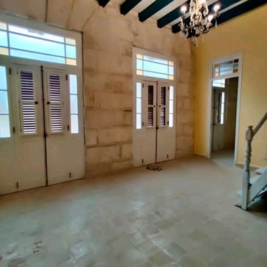GG-131 | ¡JOYA COLONIAL ÚNICA CON 5 BALCONES A LA CALLE! En el Corazón de La Habana Vieja 🔥 - Img 123244076