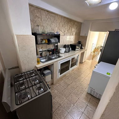 Biplanta independiente en el Cerro 🏡  A una cuadra de Vía Blanca - 2/10