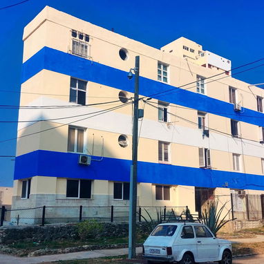 APARTAMENTO EN EL VEDADO,  PLANTA BAJA Y PUERTA A CALLE. - Img 121190386