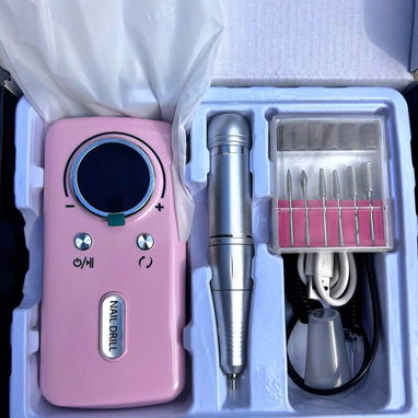 VENDO 2 MESAS DE UÑAS Y ESMALTERO - 4/8