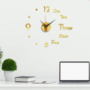 Reloj de pared pequeño dorado. 30 y 60 cm - Img 45122767