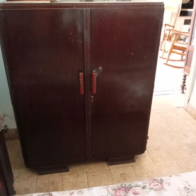 EN VENTA JUEGO DE SALA ANTIGUO Y OTROS MUEBLES. TODO EN BUEN ESTADO. BUENOS PRECIOS CON DESCUENTO PARA TRANSPORTE !!! - 5/10