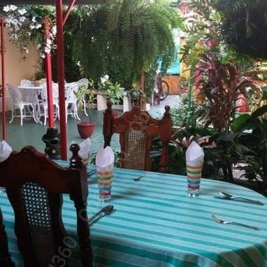 RENTE hostal de 6 habitaciones triples con Qba Hostin 360 en Santiago de Cuba. - 8/10