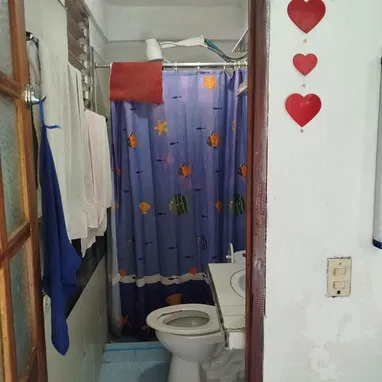 APARTAMENTO  SE VENDE CON VARIOS ARTÍCULOS DENTRO  CENTRO DE CIUDAD Y A 4 CUADRAS DEL BULEVAR - 10/10
