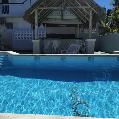 Disponible desde ya casa Odaya. Estsmis lejos de la playa pero las condiciones de la casa son excelentes..whatssap 5 295 - 2/9