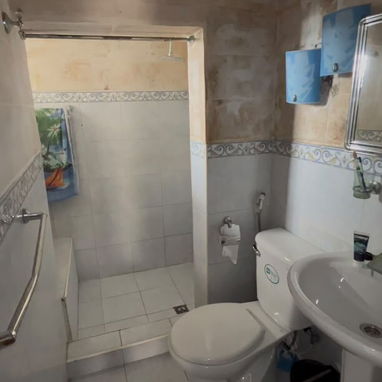 CENTRO HABANA CASITA DE 66M2 CON 2 CUARTOS Y AZOTEA LIBRE PRÓXIMO AL PARQUE TRILLO - 4/6