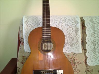 Guitarra Clásica Valenciana, Luthier Prudencio Sáez.  Tiene incorporado un dispositivo Shadow, con su cable, es tecnolog - Img main-image