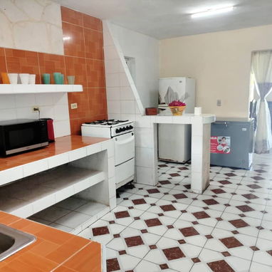 Se renta casa grande y confortable de 5 habitaciones en la playa de guanabo con piscina. 54026428 - Img 93358451