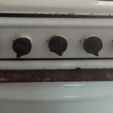 Vendo cocina de gas impud de cuatro hornillas con horno con regulador y balita - 3/4