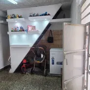 🏡 SE VENDE CASA INDEPENDENDIENTE CON PLACA LIBRE, en CENTRO HABANA, puerta de calle, opción económica. - Img 55280437