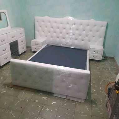 Se vende camas de lujo tapizadas del color q desee y medida q más les guste - Img 122589197