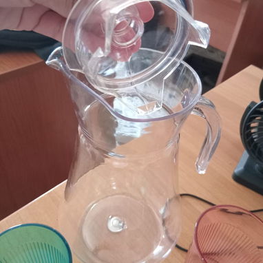 Jarra plástica con vasos 💥 - 2/3