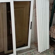 SE VENDEN 2 VENTANAS DE ALUMINIO 1.3 X 1.3 MTS, VIDRIO COLOR BRONCE - Img 57654833