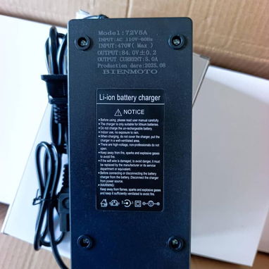Cargador de batería de litio 72V 5A nuevo en caja garantía - Img 112163746